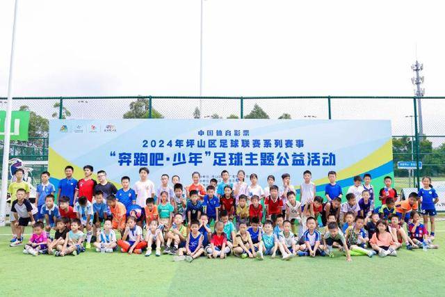 元彪淡出影坛移居加国，拳脚依旧，情谊不减